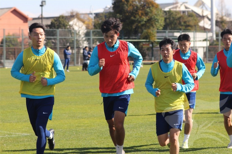开云中国-滇池湖畔，武汉三镇一线队与B队的2026赛季昆明冬训正式开练